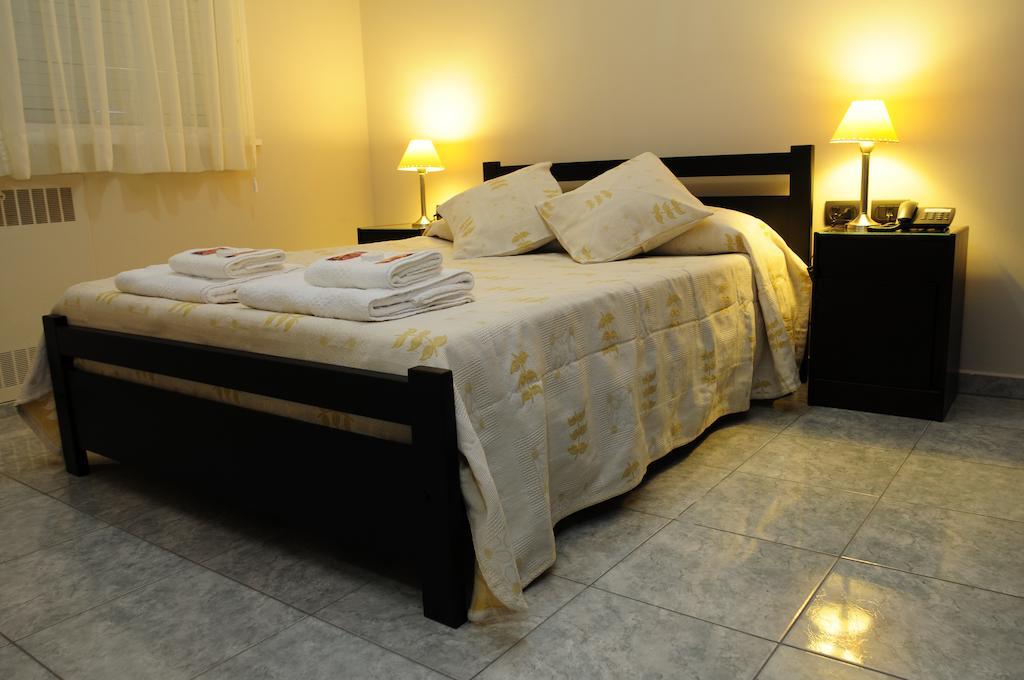 Hotel Euzko Alkartasuna Macachín Quarto foto