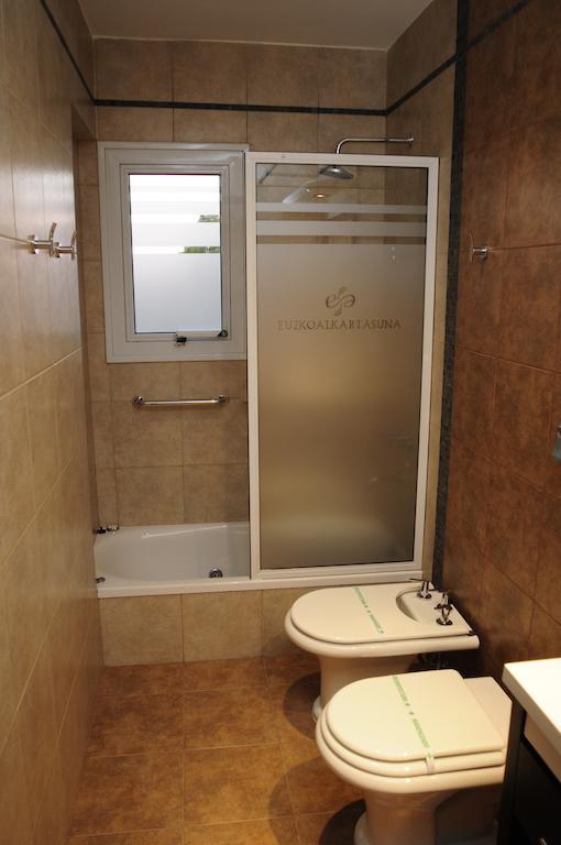 Hotel Euzko Alkartasuna Macachín Quarto foto